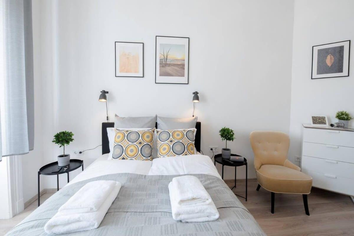 New A C Studio With View Of The Synagogue Budapest Esterno foto